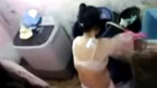 Il fratellastro ha scopato la donna scura con un grosso cazzo nel suo nonne pelose troie letto