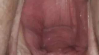 Mette un grosso pene in profondità le palle nella figa rasata vecchie troie inculate della ragazza