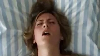 Il pulcino si strofina la nonne grasse porche figa per non annoiarsi senza un ragazzo