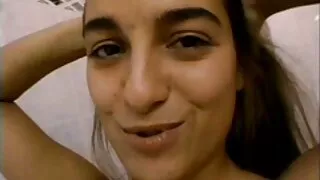 Bella porno Masturbazione Giovane ragazza con figa calva nonne grasse troie